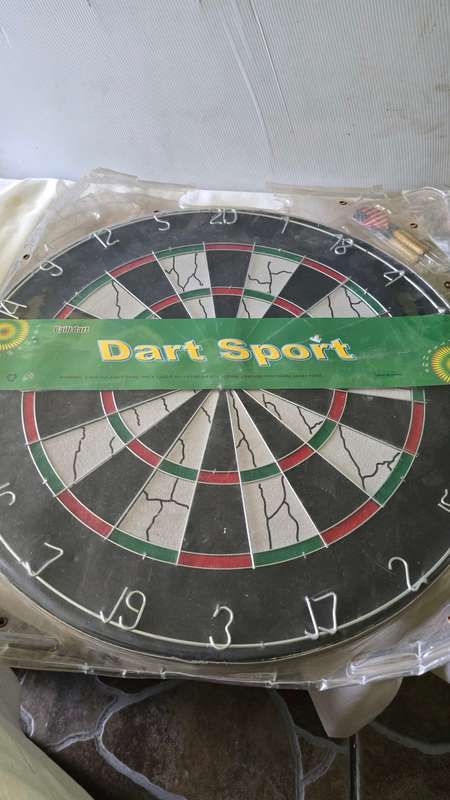 REVERSIBLE DART BOARD(2 WAYS)WITH 3 FLIGHTS