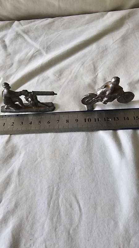 ANTIQUE LEAD TOY SOLDIER`S,HORSES,ETC..(8 PIECE)