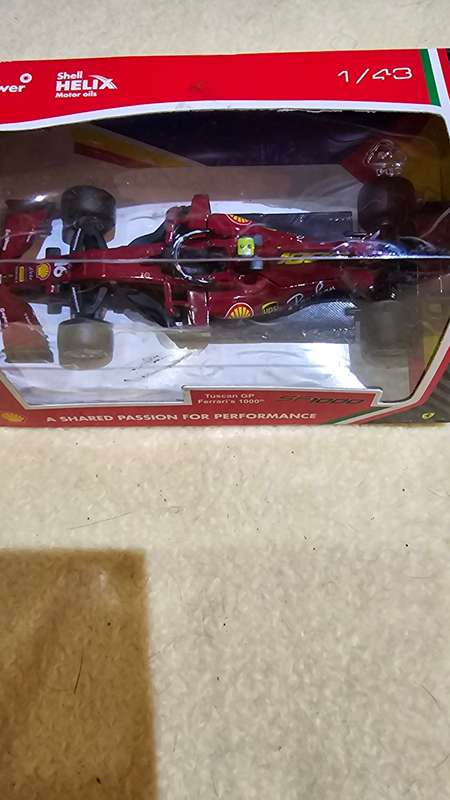 SHELL FEERARI  SIGNED RAYBAN-DIE CAST ,SCALE 1:43