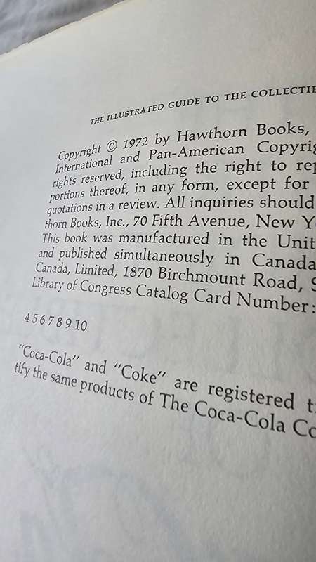 THE ILLUSTRATED GUIDE TO THE COLLECTIBLES OF COCA-COLA BY CECIL MUNSEY HARDCOVER BOOK