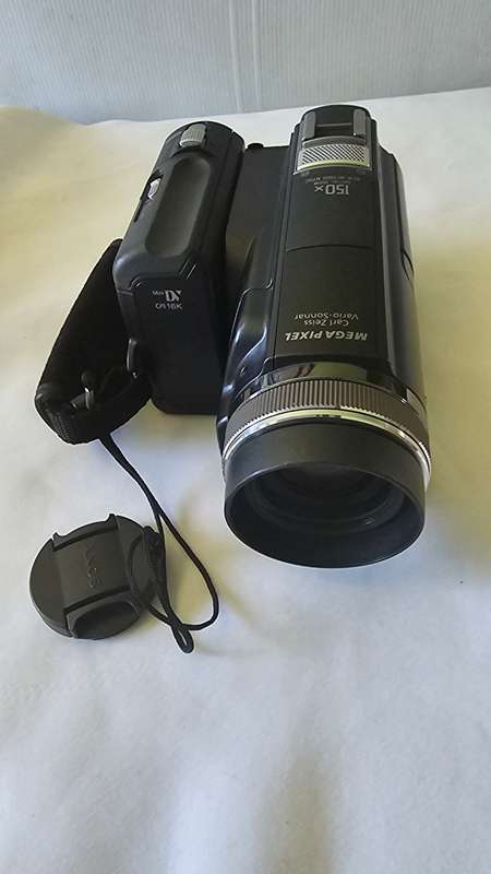 SONY 3CCD HANDYCAM-SEE DESCRIPTION