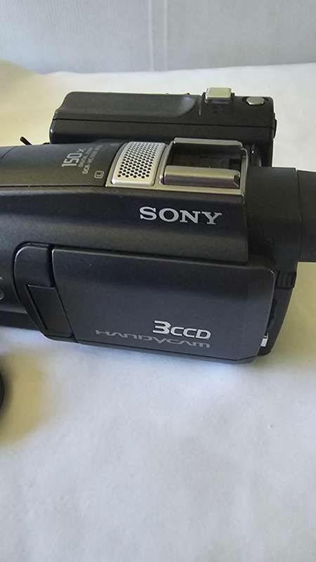 SONY 3CCD HANDYCAM-SEE DESCRIPTION