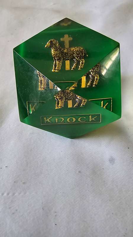 3 D GOLDEN LAMB AND CROSS WOTH KNOCK WORDING(STUNNING PIECE)