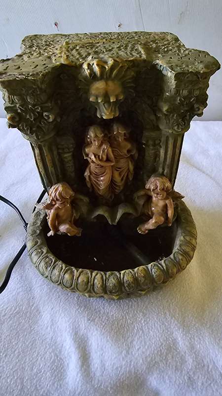 VINTAGE TABLE FOUNTAIN (WITH ANGELS SCULPTURE )