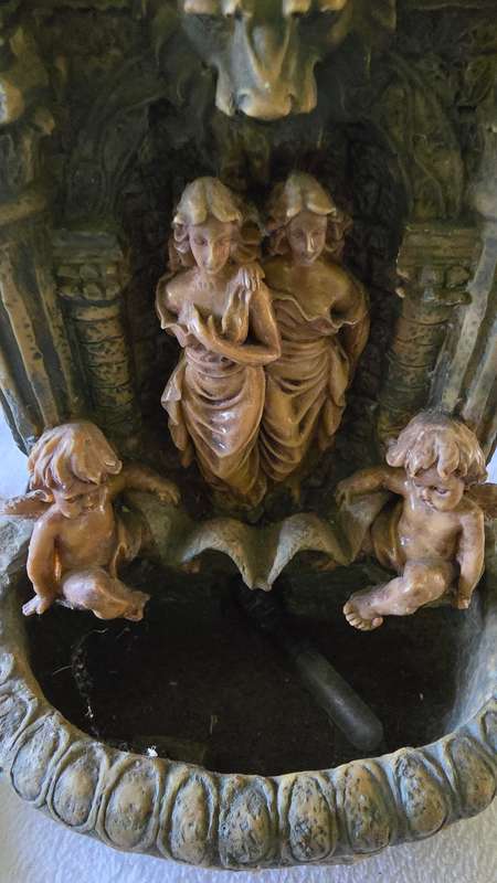 VINTAGE TABLE FOUNTAIN (WITH ANGELS SCULPTURE )