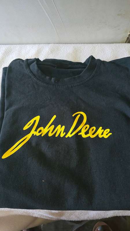 JOHN DEERE T SHIRT(LARGE)REVERSE TRACTOR PRINT
