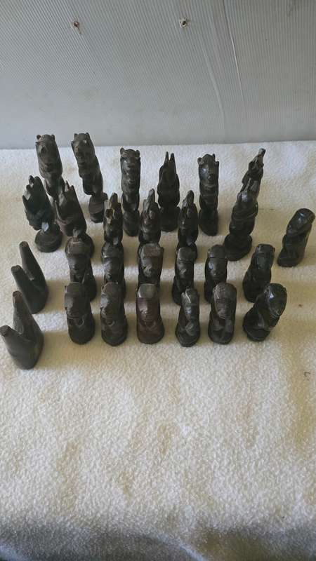 27 PIECE SOLID WOOD CARVED CHESS PIECE