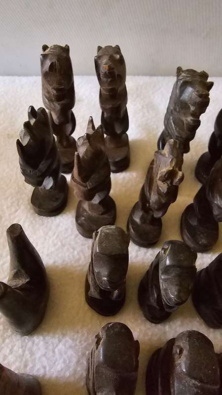 27 PIECE SOLID WOOD CARVED CHESS PIECE