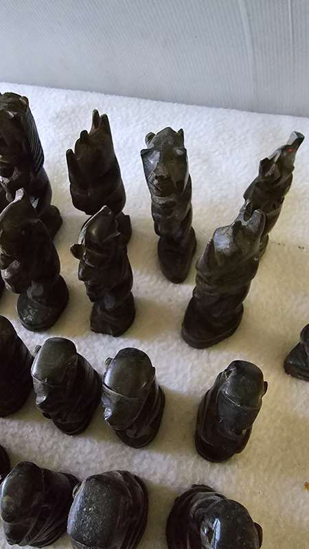 27 PIECE SOLID WOOD CARVED CHESS PIECE