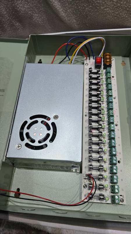 12 VDC,18 OUTPUT SWITCH MODE CCTV POWER SUPPLY
