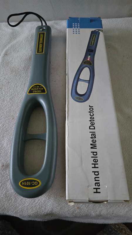 HANDHELD METAL DETECTOR