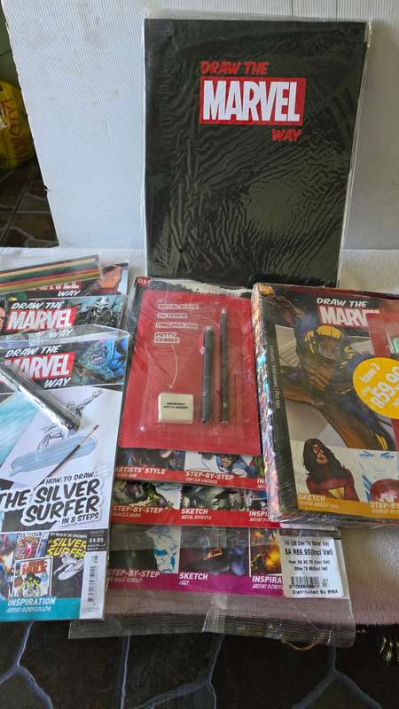 9 DIFFERENT ISSUES OF DRAW THE MARVEL WAY INCL.A MARVEL FILE-34 PIECES (PLUS STATIONARIES)
