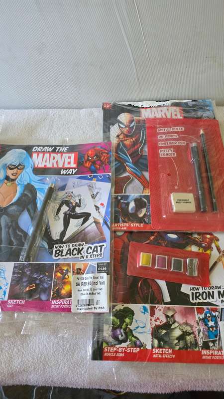 9 DIFFERENT ISSUES OF DRAW THE MARVEL WAY INCL.A MARVEL FILE-34 PIECES (PLUS STATIONARIES)