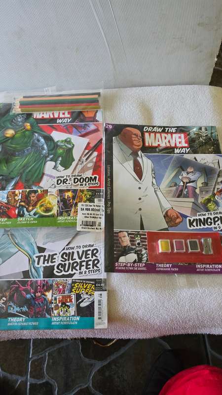 9 DIFFERENT ISSUES OF DRAW THE MARVEL WAY INCL.A MARVEL FILE-34 PIECES (PLUS STATIONARIES)