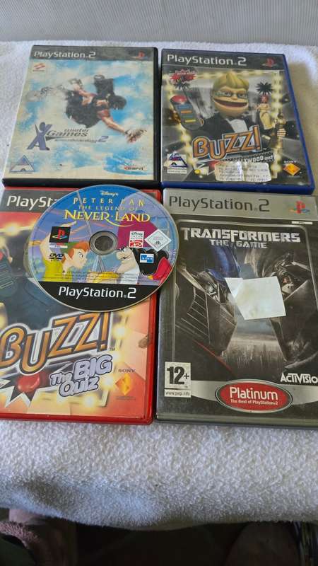 PS 2 CONSOLE INCL.2 CONTROLS AND 5 GAME DISCS