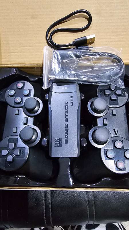 2.4 G WIRELESS CONTROLLER GAMEPAD