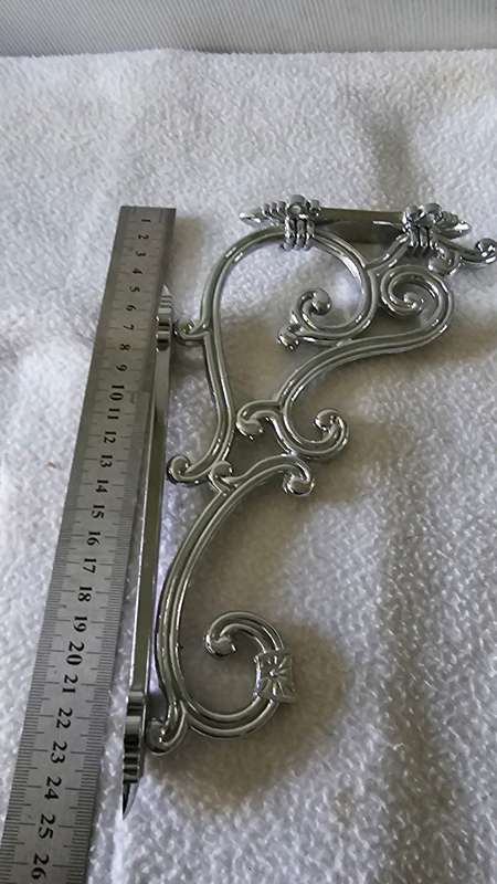 PAIR OF STUNNING METAL BRACKETS-UNUSED