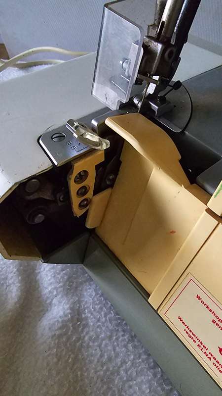 ELNA L2 OVERLOCKER(WORKS)SEE DESCRIPTION