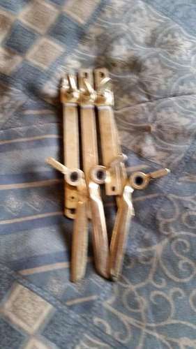 6 X BRASS WINDOW ASSECORIES-ONE BID FOR ALL(C DESCRIPTION)