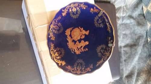 COLLECTORS PORCELAINE IMPERIAL LIMOGES FRANCE PEARL GOLD PLATE ON STAND