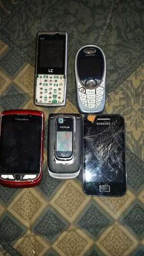 5 x  BROKEN CELLPHONES(ONE BID FOR ALL)-SEE ESCRIPTION