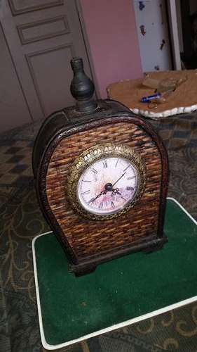 BEAUTIFUL VINTAGE LOOK  WOODEN CLOCK-SEE DESCRIPTION