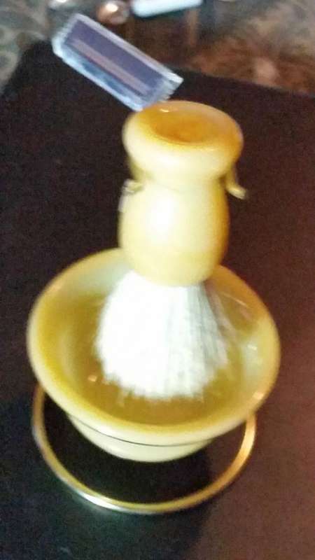 BEAUTIFUL COLLECTORS SHAVING SET-SEE DESCRIPTION