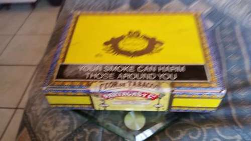 COLLECTORS WOODEN CIGAR BOX