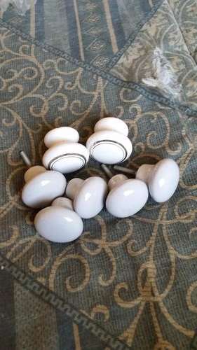 7 X PORCELAIN KNOBS(ONE BID FOR ALL)