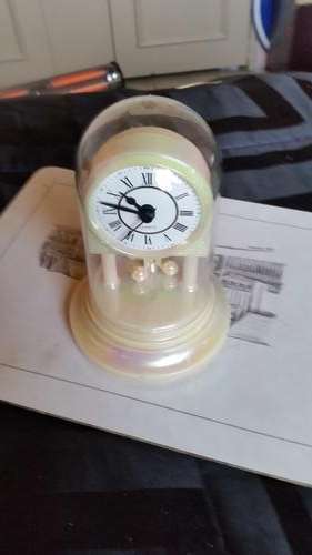 BEAUTIFUL VINTAGE LOOK BATTERY OPERATED CLOCK-SEE DESCRIPTION