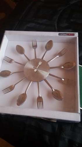 BATTERY OPERATED KITCHEN WALL CLOCK