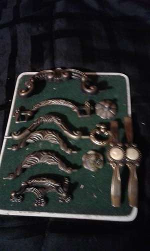8 X VINTAGE BRASS ALL SORTS HANDLES (ONE BID)