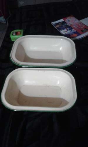 2 X ENAMEL SQUARE CASSEROLE Â£ONE BID)