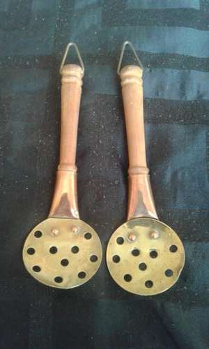 2 X WOODEN HANDLE BRASS &COPPER CUTLERY DISPLAY(ONE BID)