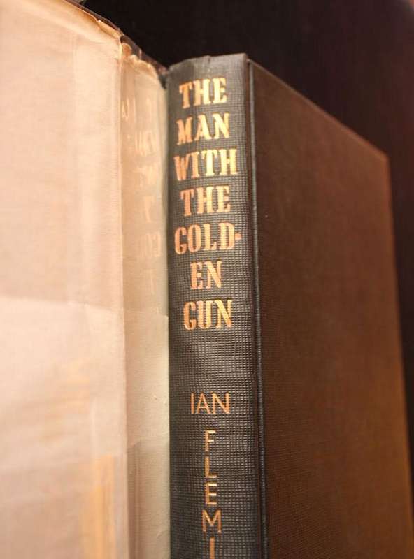 THE MAN WITH THE GOLDEN GUN by Ian Fleming (1965) - JAMES BOND 007