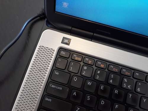 Dell XPS L502X, Core i7, 6GB Ram, 750GB HDD, Nvidia GeForce GT540M, JBL Speakers with Subwoofer