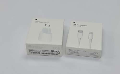 Apple iPhone 20W USB-C Power Adapter / charger