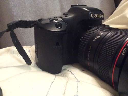 Canon 7D Body Only (not working err 20)