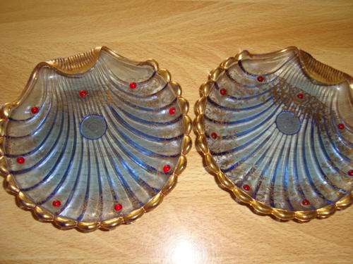 vintage (looks like BOHEMIAN)  shell GLASS BOWL SET - realy stunning with the red dots !!