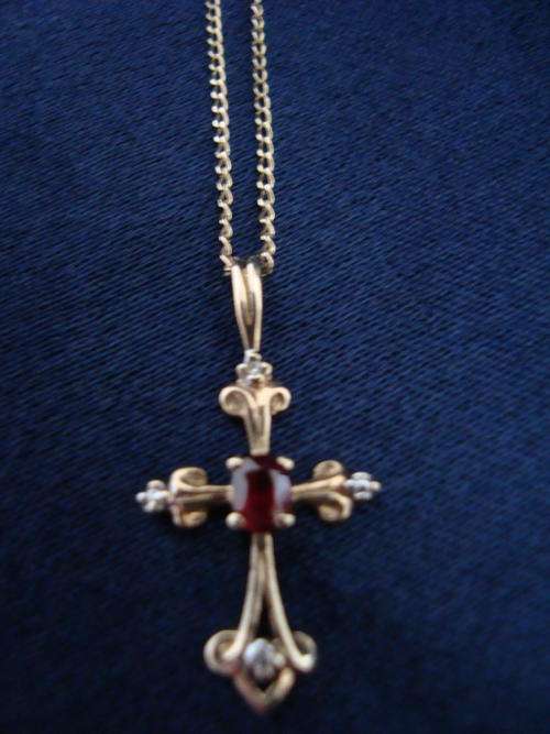 9 ct YELLOW GOLD CHAIN/NECKLACE WITH 9 ct YELLOW GOLD CROSS - stunning piece!