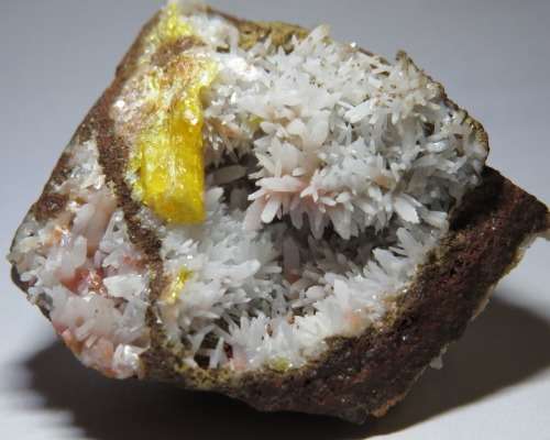 Legrandite & elongated white crystals (Smithsonite) in vug - Rare specimen - Mexico