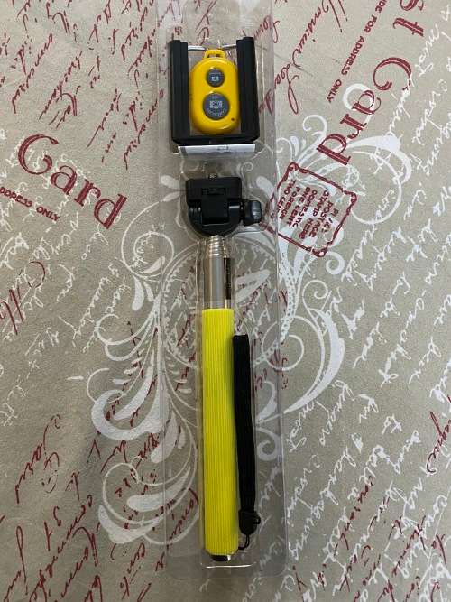 [HIGH QUALITY] Selfie stick with wireless remote