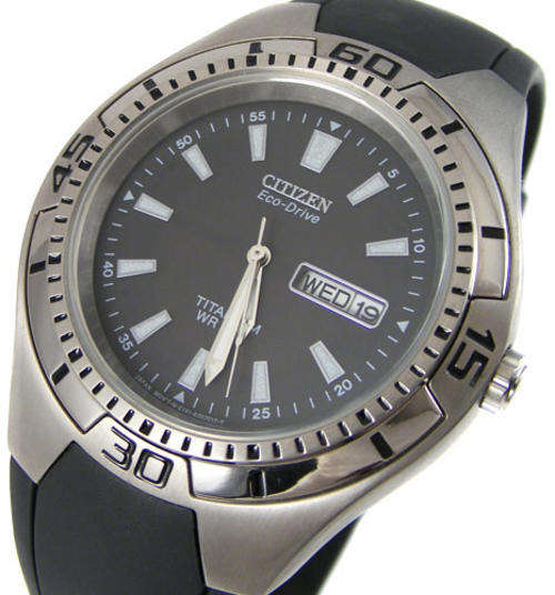 CITIZEN Titanium Eco-Drive Day/Date Rubber - Maintenance free - no batteries!
