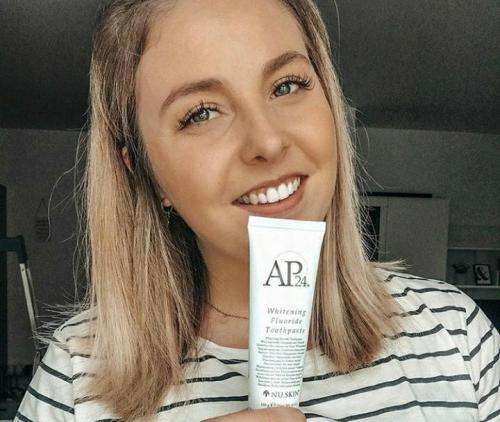 Whitening Fluoride Toothpaste AP 24