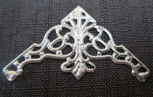 The Velvet Attic - Metal Filigree Embellishment - Triangle/Corner