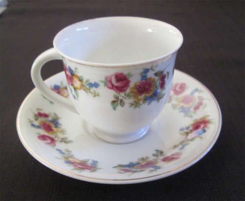 Very Pretty Unmarked Coffee Cup & Saucer (Roses)