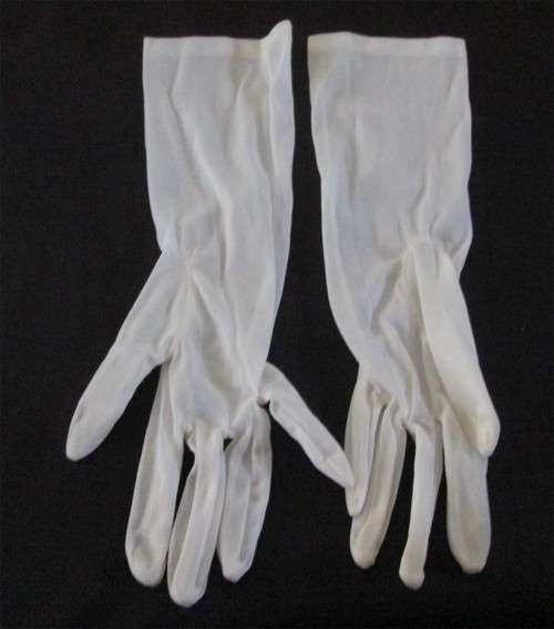 Chiffon White / Cream Pair of Stretch Ladies Gloves