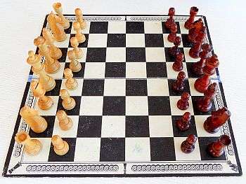 VINTAGE CHESS CARDBOARD AND WOODEN PIECES