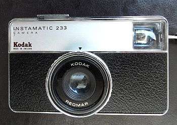 KODAK INSTAMATIC 233 RANGEFINDER CAMERA FOR 126 CARTRDGE FILM SYSTEM 1968-1970 +FILM CARTRIDGE,WORKS