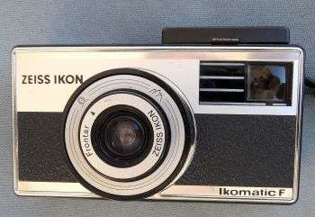 ZEISS IKON IKOMATIC F 126 CARTRIDGE FILM,BUILT IN FLASH,1964-65 VERY GOOD CONDITION MADE IN GERMANY